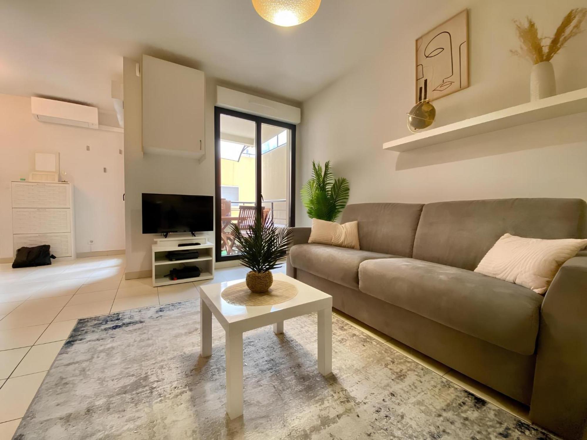 "L'Alhambra" Proche Gare Et Centre Apartment ม็องตง ภายนอก รูปภาพ