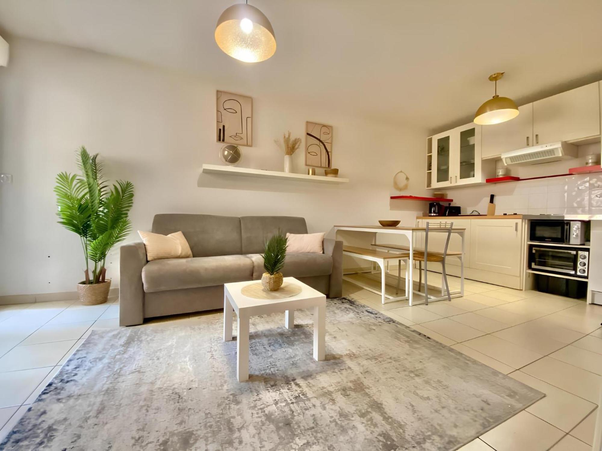 "L'Alhambra" Proche Gare Et Centre Apartment ม็องตง ภายนอก รูปภาพ